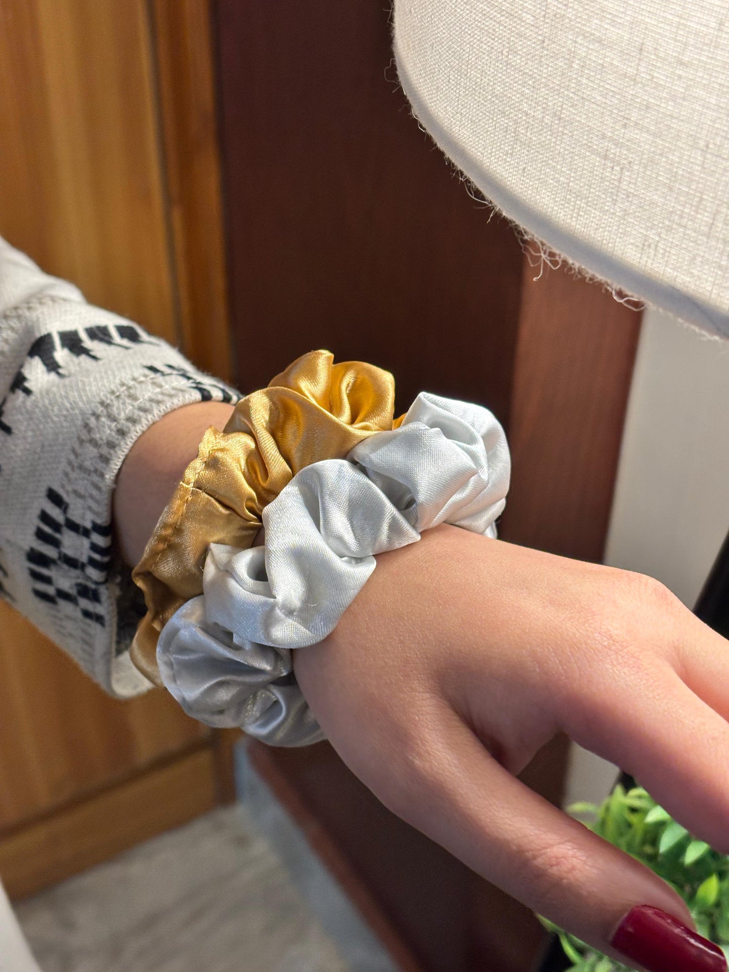 20-Piece Luxury Gift Hamper – “A Perfect Surprise for Her"